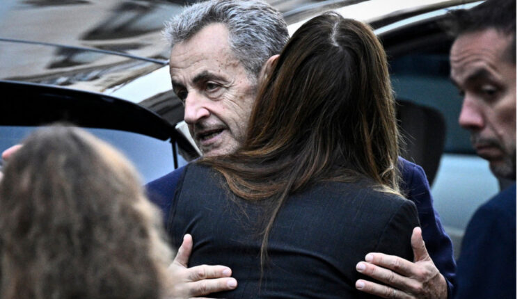 “Sot nuk po mbyllet një ish-president, por një njeri i pafajshëm,” tha Sarkozy, i cili nisi të kryejë dënimin pesëvjeçar në burg