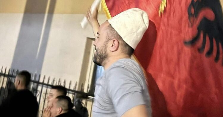 Protestë e banorëve të Çashkës para KSHZ-së: Të mos manipulohet me vullnetin e qytetarëve