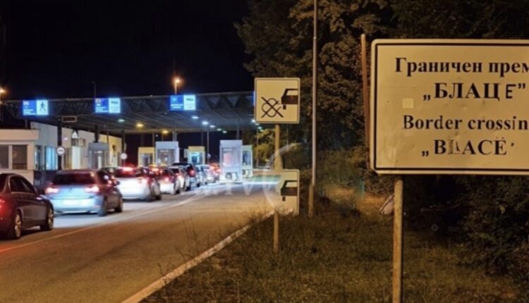 Deklaroi se kamioni ishte bosh, por dogana në Bllacë zbuloi tre sete mobiliesh të kontrabanduara