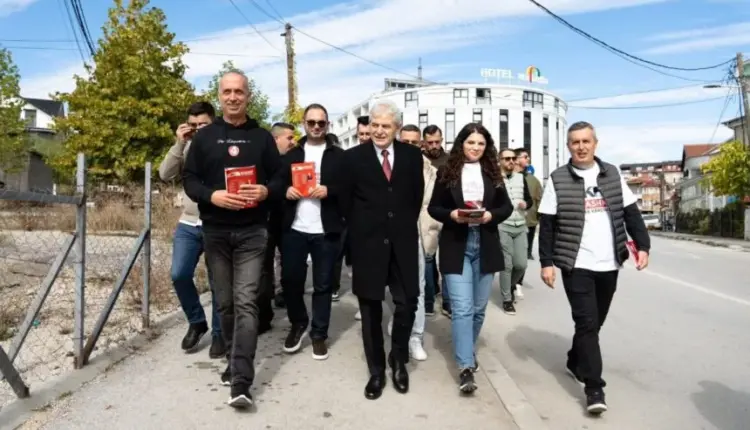 “Bashkë për Kërçovën”, Ali Ahmeti dhe Fatmir Dehari zhvillojnë takime derë më derë me qytetarët