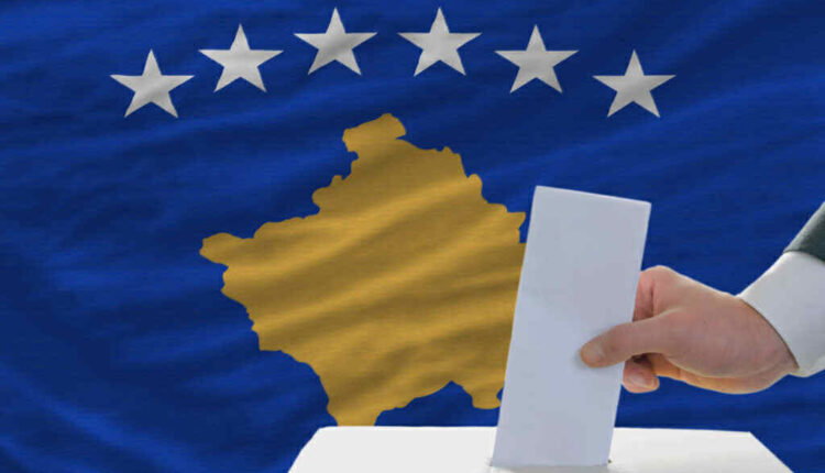 KOSOVA VOTON: Hapen qendrat e votimit