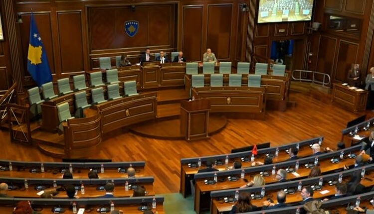 Enver Hoxhaj në spital, Kuvendi i uron shërim të shpejtë