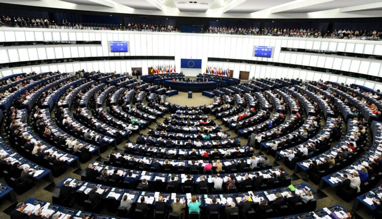 Parlamenti Evropian miraton rezolutën më të ashpër ndonjëherë për Serbinë