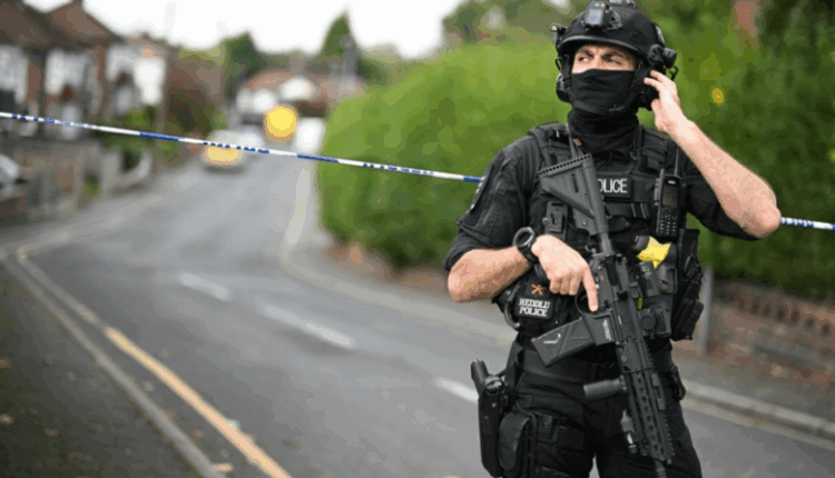 Policia britanike identifikon viktimat dhe autorin e sulmit në sinagogë