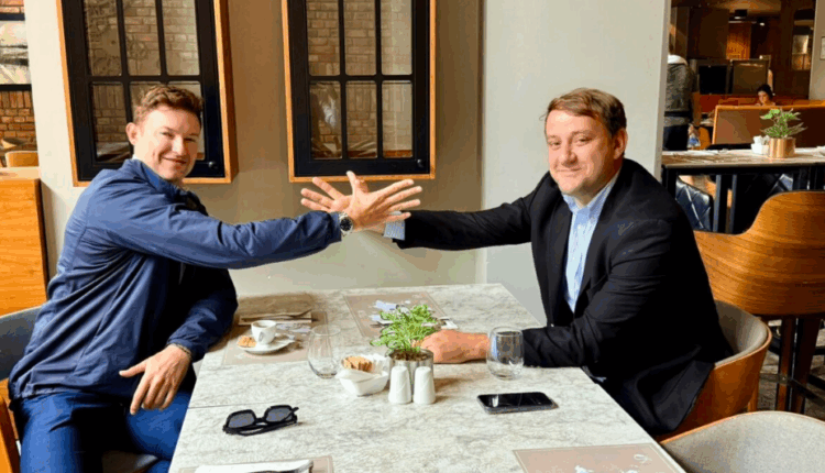 Sukseset e Kosovës dhe Shqipërisë në futboll, dy ambasadorët shqiptarë në Shkup festojnë së bashku