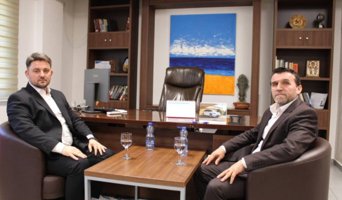 Muhamed Elmazi mori detyrën e kryetarit të komunës së Sarajit: Zoti na ndihmoftë!