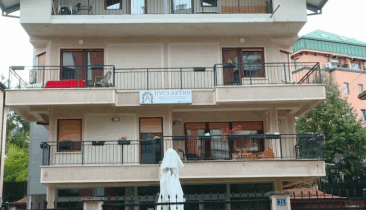 Dera e shtëpisë private për të moshuar “Aktiv” në Qendër të Shkupit është e mbyllur, pas hetimit të Prokurorisë për shpërdorim dhe keqtrajtim të banorëve