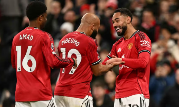 Man Utd këndellet më në fund, regjistron fitoren e tretë rresht Man Utd këndellet më në fund, regjistron fitoren e tretë rresht