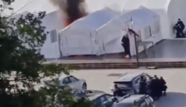 Të shtëna dhe zjarr në tendat para Parlamentit serb në Beograd, arrestohet një person
