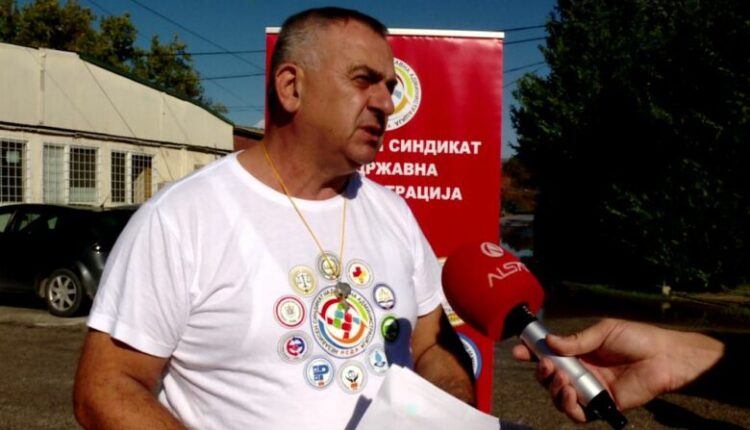 Punonjësit e “Florakom” dhe “Luna” edhe sot kërkuan pagat e tyre