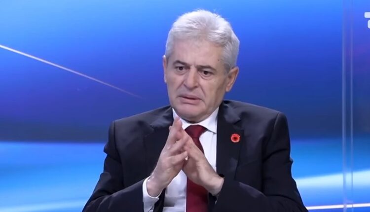 Mesazhi i fortë i Ahmetit nga Tirana: Kjo nuk është protestë politike, por mbarëkombëtare. UÇK-ja na bashkon (VIDEO)