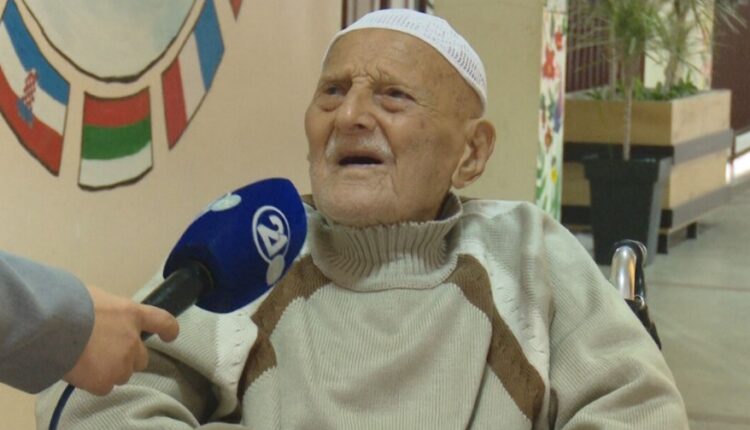 Votuesi më i vjetër në Maqedoni, 107-vjeçari Ibush Ademi shfrytëzoi të drejtën e tij për të votuar (VIDEO)