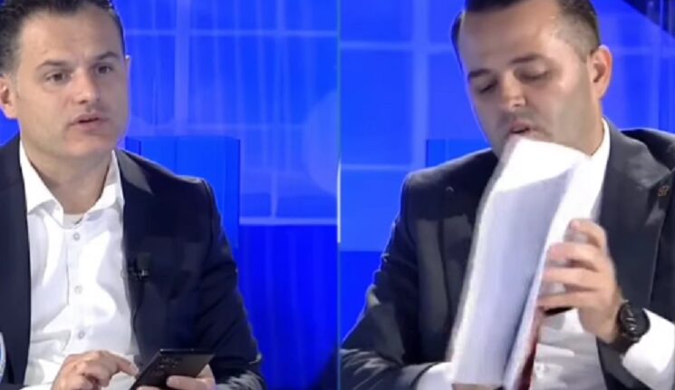 Emir Sulejmani ia nxjerr dokumentin për borxhin e komunës së Zhelinës, Blerim Sejdiu humb kontrollin (VIDEO)