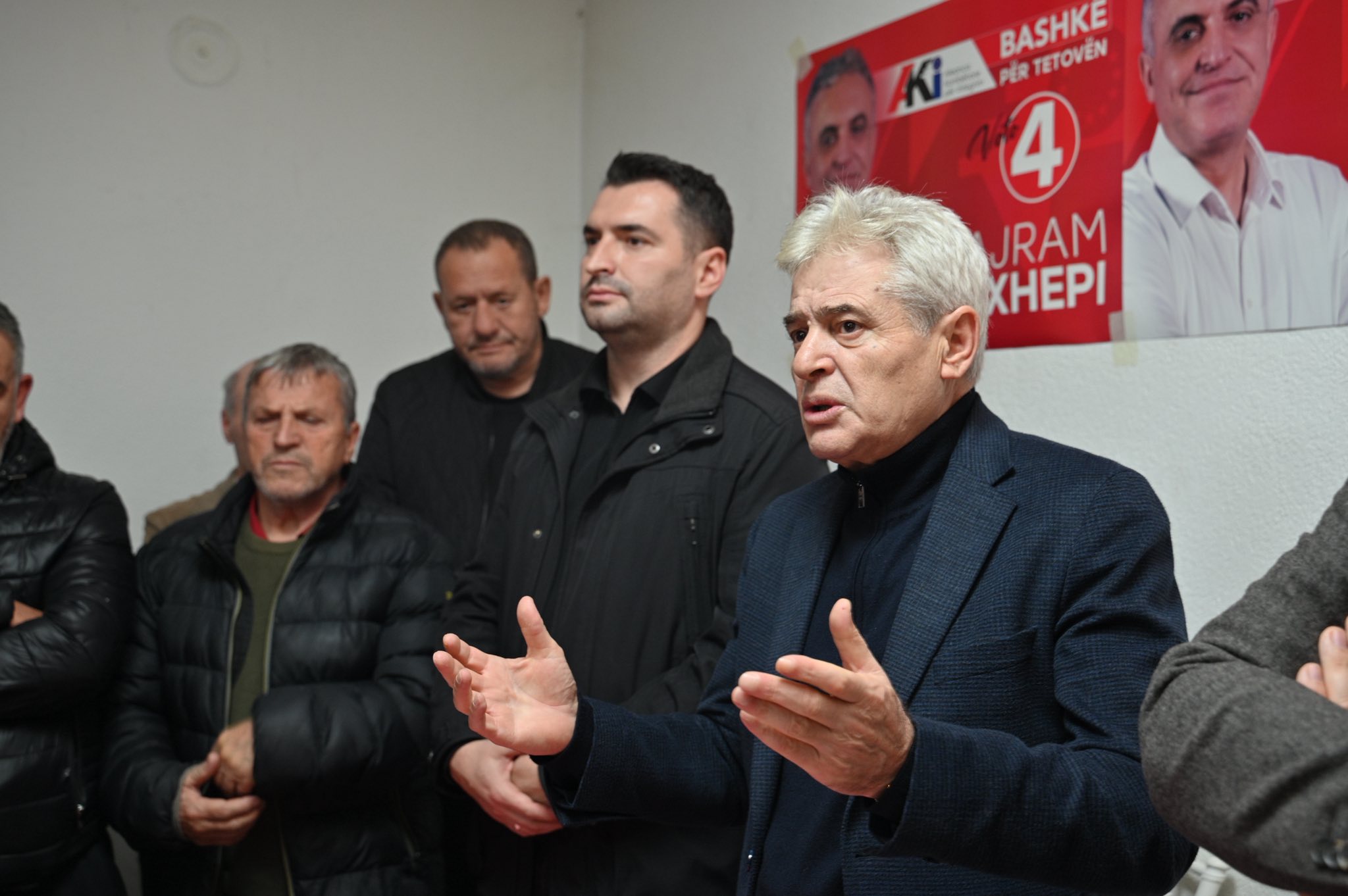 Ali Ahmeti nga Reçica e Madhe: 25 vite kemi investuar për dinjitetin dhe krenarinë e shqiptarëve, e këta tjerët e devalvuan shumë keq (VIDEO) Ali Ahmeti nga Reçica e Madhe: 25 vite kemi investuar për dinjitetin dhe krenarinë e shqiptarëve, e këta tjerët e devalvuan shumë keq (VIDEO)