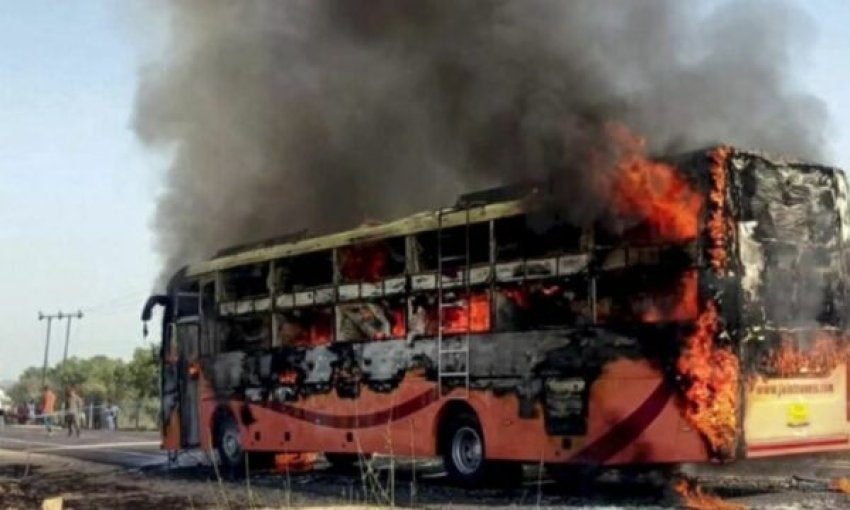 Autobusi shpërthen në flakë  të paktën 20 viktima në Indi