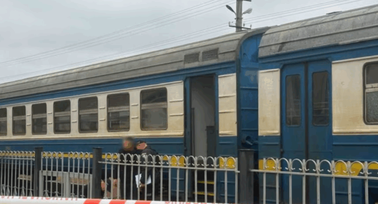 Katër të vdekur pas një shpërthimi në një stacion treni në Ukrainë
