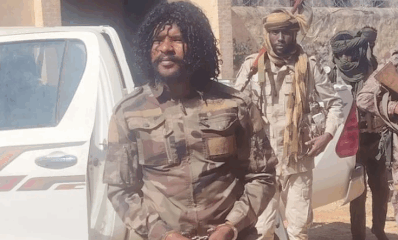 “Kasapi i Shekullit”, arrestohet komandanti më famëkeq në Sudan, deklaroi se kishte vrarë 2000 njerëz “Kasapi i Shekullit”, arrestohet komandanti më famëkeq në Sudan, deklaroi se kishte vrarë 2000 njerëz