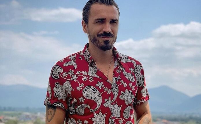 Blerim Destani kurorëzon mbretin e muzikës shqiptare, Ilir Shaqirin