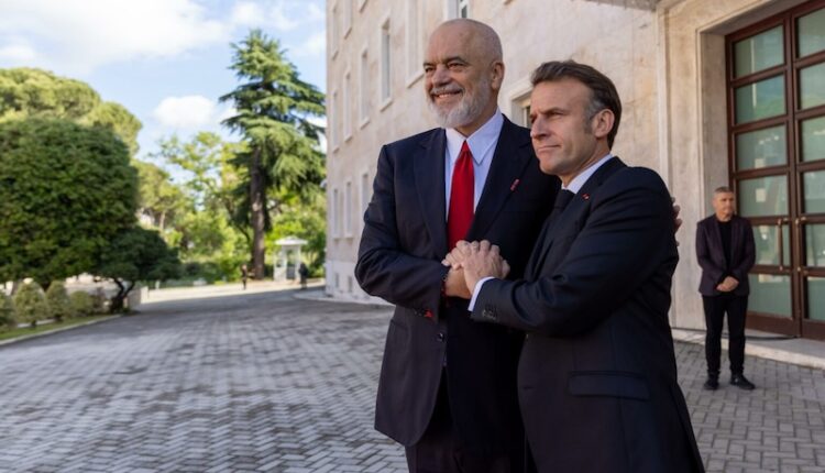 Politico zbulon prapaskenat/ Emmanuel Macron kundër anëtarësimit të Shqipërisë në BE