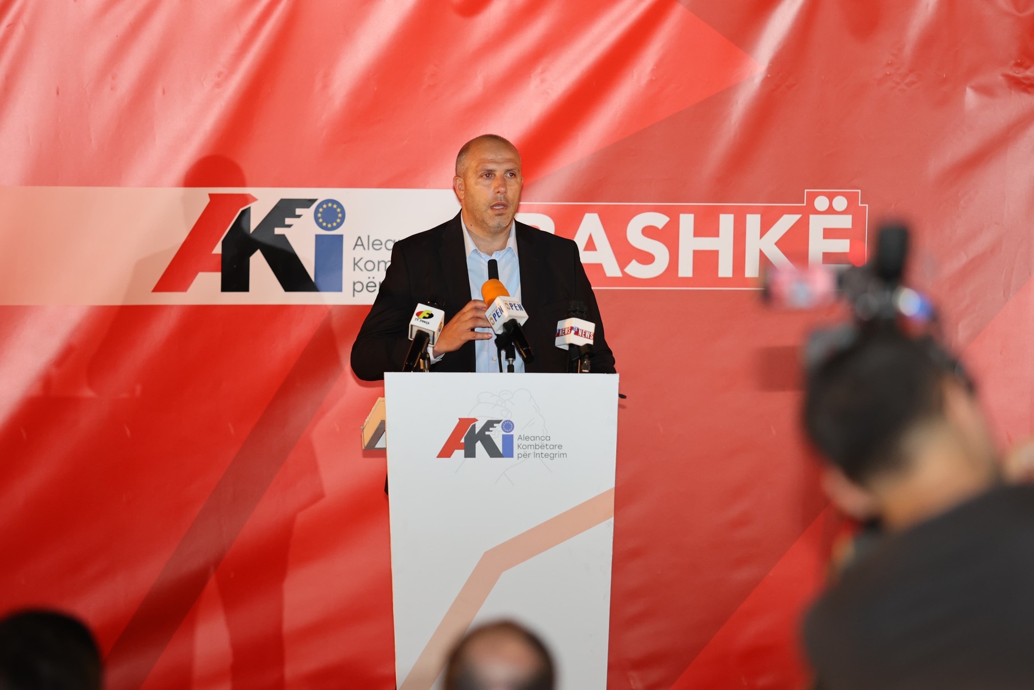 Erkan Arifi shpall fitoren në Komunën e Likovës  6655 vota vetëm për AKI  më mirë nuk ka 