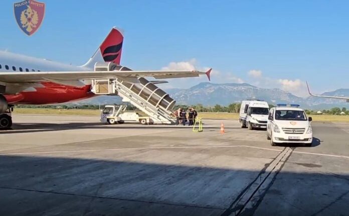 Dy shtetas të Maqedonisë zihen me para të padeklaruara në Aeroportin e Rinasit