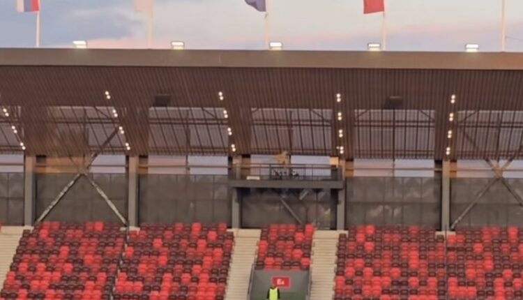 Provokim i shëmtuar para ndeshjes! Serbët “harrojnë” flamurin shqiptar në stadiumin e Leskovacit
