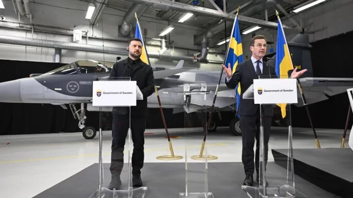 Suedia dhe Ukraina nënshkruajnë marrëveshje historike për furnizimin me 100 aeroplanë luftarakë Gripen