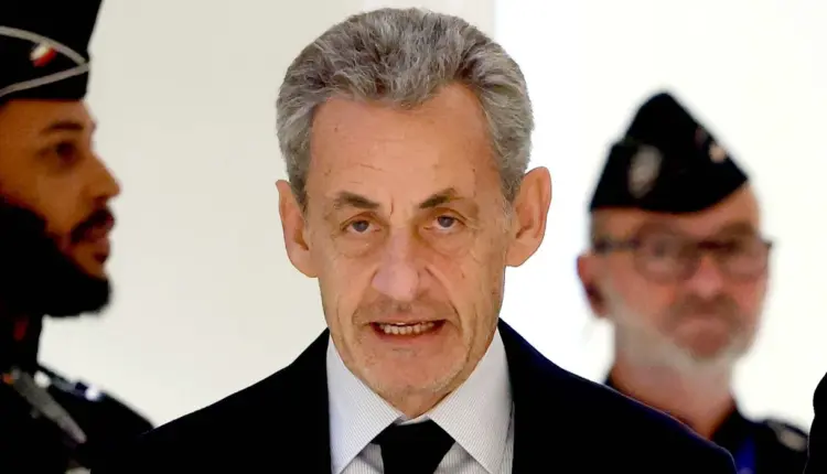 Kërcënime me vdekje për ish-presidentin francez Nicolas Sarkozy, më pak se një ditë nga dënimi me pesë vjet burg