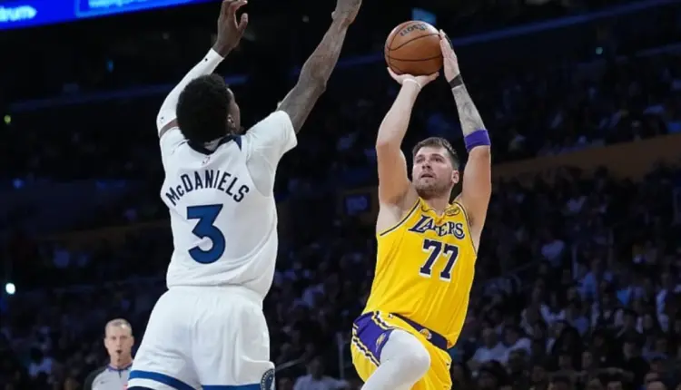 Luka Doncic shkruan historinë në NBA