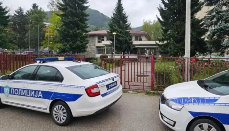 Alarm për bomba në 807 shkolla në Serbi