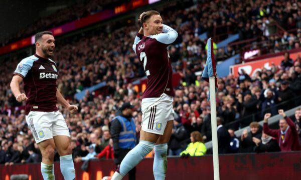 Aston Villa e mposht Manchester Cityn në “Villa Park”