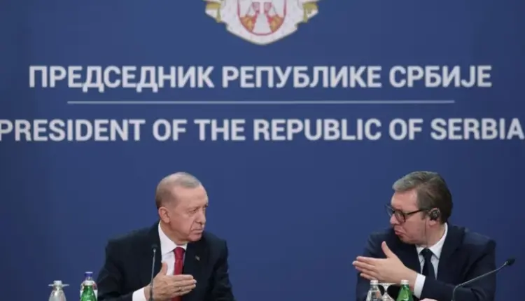 Dronët luftarakë në Kosovë, Vuçiq zbut fjalët, thotë se Serbia “është shumë e vogël për të kërcënuar Turqinë”