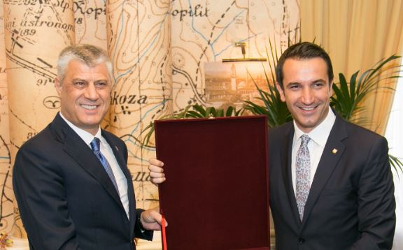 Protesta për UÇK-në, Erion Veliaj publikon foton me Thaçin: Për mikun tim e të Tiranës, të gjithë sot në shesh