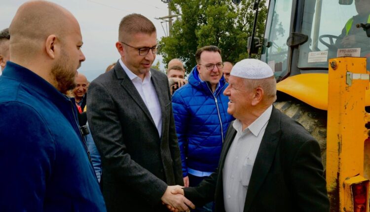 Mickoski dhe Nikolloski inspektuan punimet për sistemin e ri të ujësjellësit në Lubancë dhe Luboten