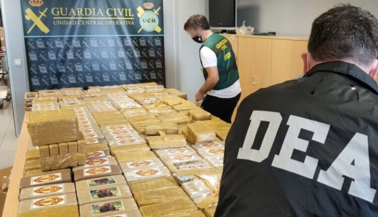 Policia spanjolle sekuestroi 6.5 ton kokainë në Ishujt Kanarie pas një informacioni nga SHBA-ja