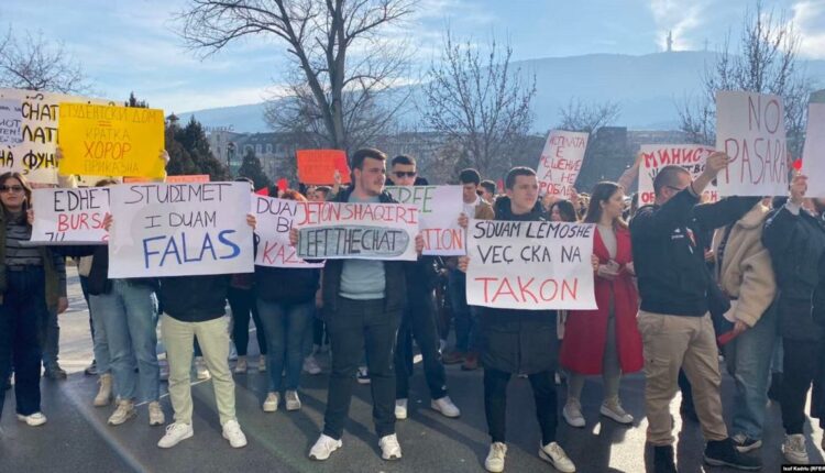 Studentët janë të pakënaqur me 140 denarët për ushqim ditor