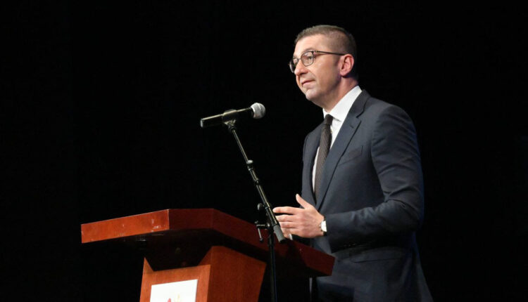 Mickoski: 23 Tetori nuk është vetëm një datë, por një betim – nuk do të lëshojmë pe kur janë në pyetje interesat e popullit dhe të Maqedonisë