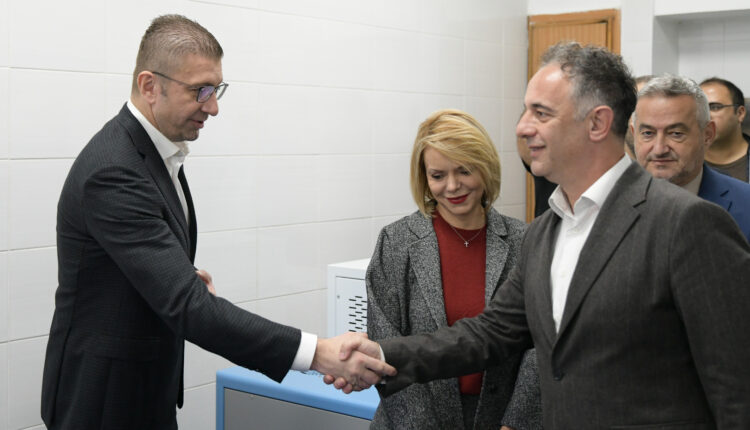 Mickoski: Falënderim për Fondacionin “Dr. Verica Mehanxhiska” për donacionin në SPQ “8 Shtatori”