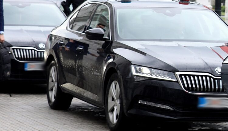 Dy raste për keqpërdorim të veturave zyrtare gjatë fushatës zgjedhore