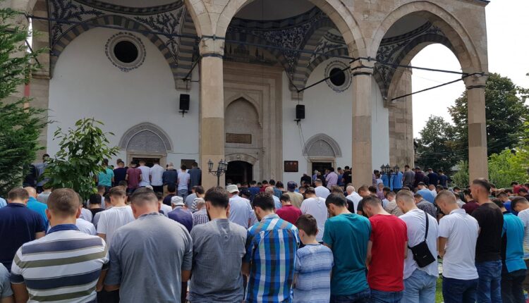 ‘’Dikur 400, sot 900 xhami në Kosovë’’ – Gazeta zvicerane i kushton artikull ndikimit të islamit tek shqiptarët në Perëndim