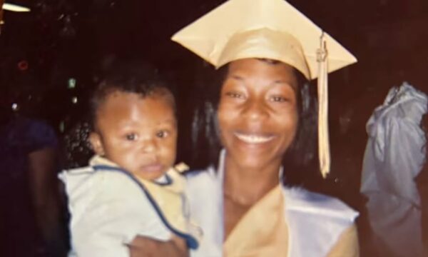 Gruaja me ngjyrë telefonoi për ndihmë policinë, por u vra nga vetë oficeri, ja çfarë vendosi gjykata në Amerikë Gruaja me ngjyrë telefonoi për ndihmë policinë, por u vra nga vetë oficeri, ja çfarë vendosi gjykata në Amerikë