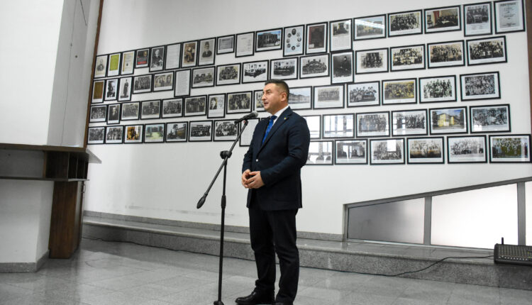 Në Universitetin e Tetovës u hap ekspozita fotografike “Tetova në kujtesën e kohës”