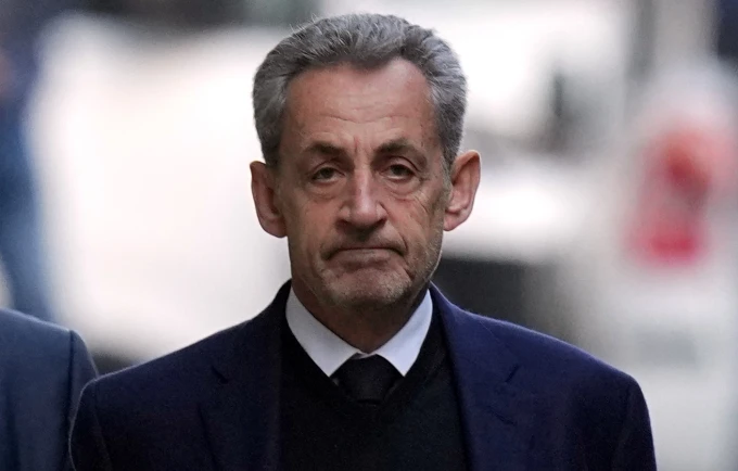Sarkozy e quan  rraskapitëse  dhe  makth  kohën e kaluar në burg