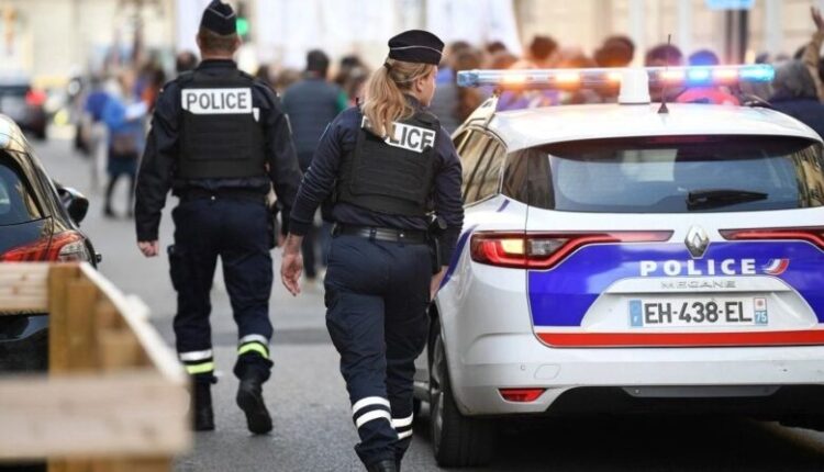 Makina merr para turmën e këmbësorëve në Francë, plagosen 10 persona