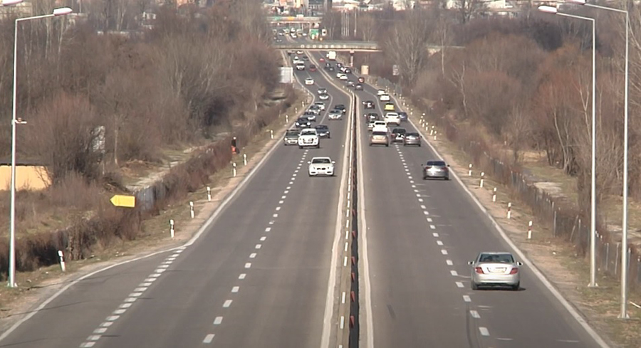 Vozitën me shpejtësi marramendëse  arrestohen tre persona në autostradën Tetovë Gostivar