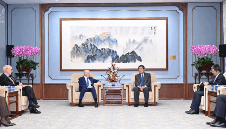 Zv.kryeministri kinez bën thirrje për zhvillimin e qëndrueshëm të marrëdhënieve ekonomike Kinë-ShBA