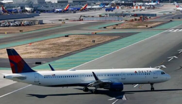 Kolaps në aeroportet e Amerikës/ Mbi 2 mijë fluturime të anuluara ose me vonesa, shkak mbyllja e qeverisë