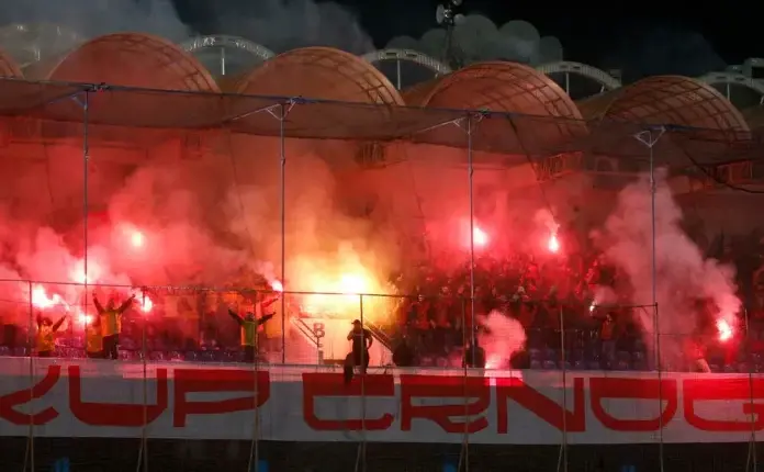 Tifozët kroatë brohoritën “v*ite serbin” në mes të Podgoricës, ja si reaguan malazezët (VIDEO)