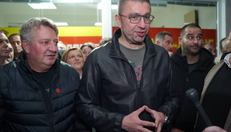 Mickoski nga Bërvenica: Sonte nuk festojmë kundër askujt, por po festojmë për Maqedoninë (VIDEO)