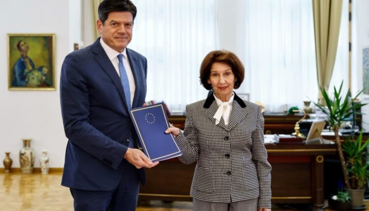 Siljanovska-Davkova pranoi Raportin e Komisionit Evropian për përparimin e Maqedonisë për vitin 2025